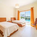 Gale Grande - Bright Airy With A Private Pool Вилла Албуфейра